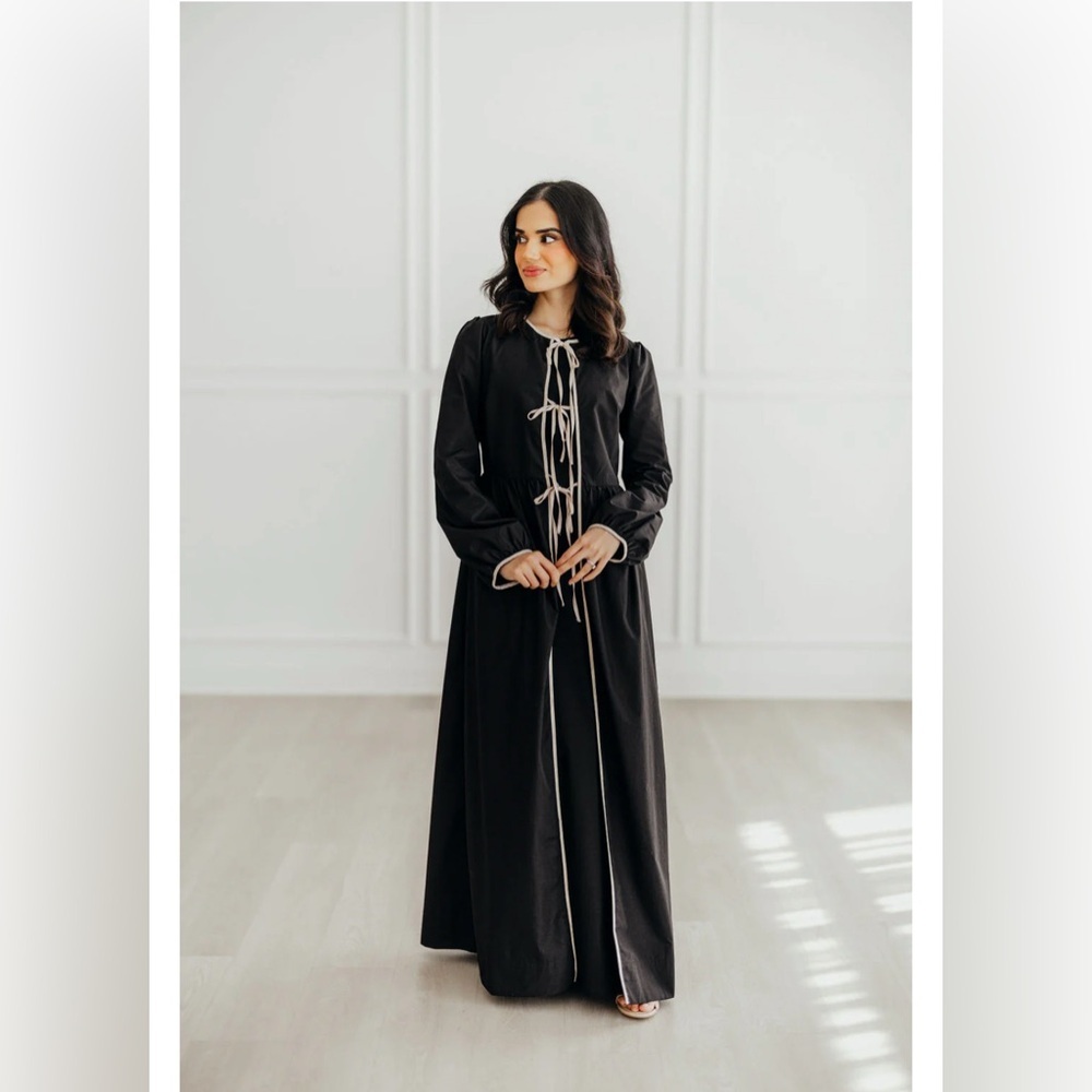 ELAA LARA ABAYA  NEW WITH TAG